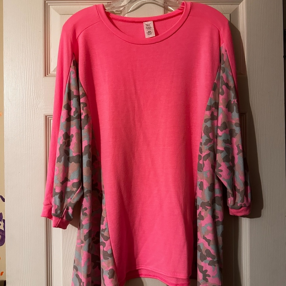Vet cute tunic style top.